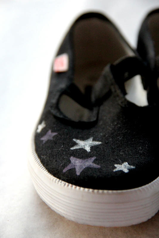 Sterne auf Schuhe malen - stars on shoes
