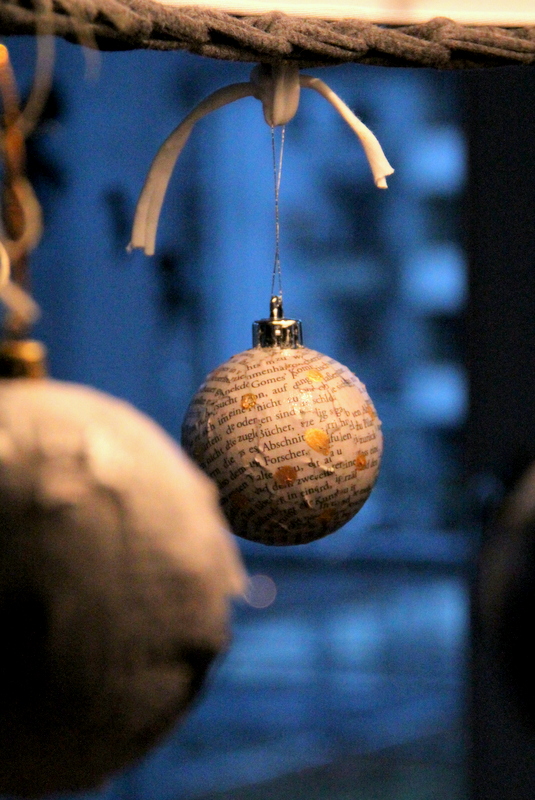 Weihnachtskugel mit Gold - Upcycling