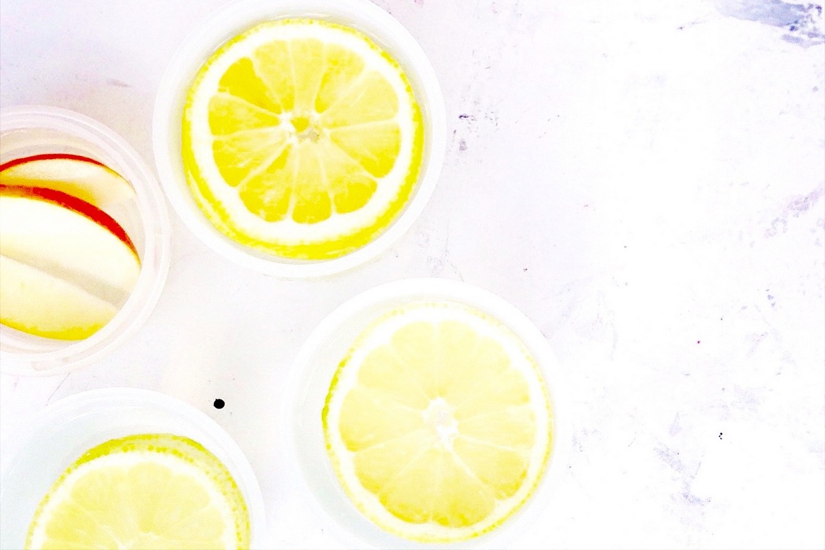 infused water_ geeiste Zitronen, Erfrischung